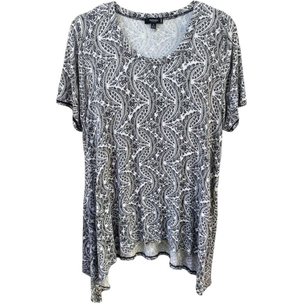 Premise Studio Womens 2X Paisley Sharkbite Hem Top Black White Short Sleeve